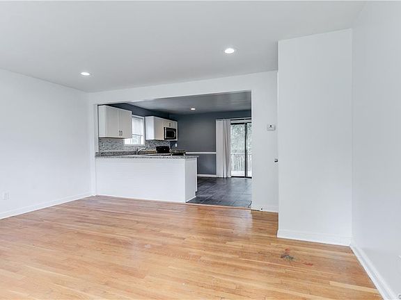 3rd image of 6231 Meadowburm Dr