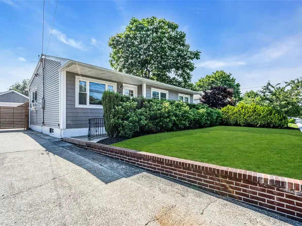 49 S Summit Avenue, Patchogue, NY 11772