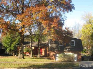 6725 N Post Oak Rd, Peoria, IL 61615