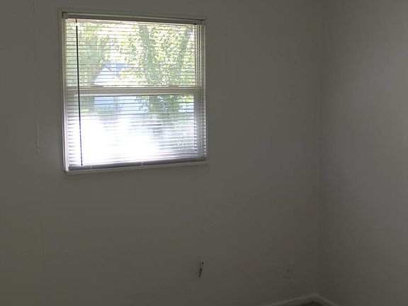4th image of 5111 Gardendale Ave
