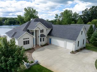 1107 Bundy Dr, Lake Isabella, MI 48893