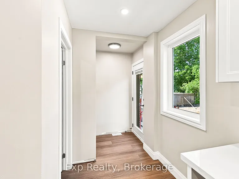 372 Major St #B — Photo 18