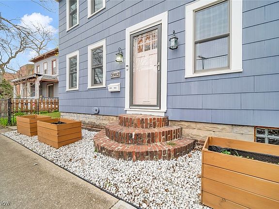 3rd image of 3902 Woodbine Ave