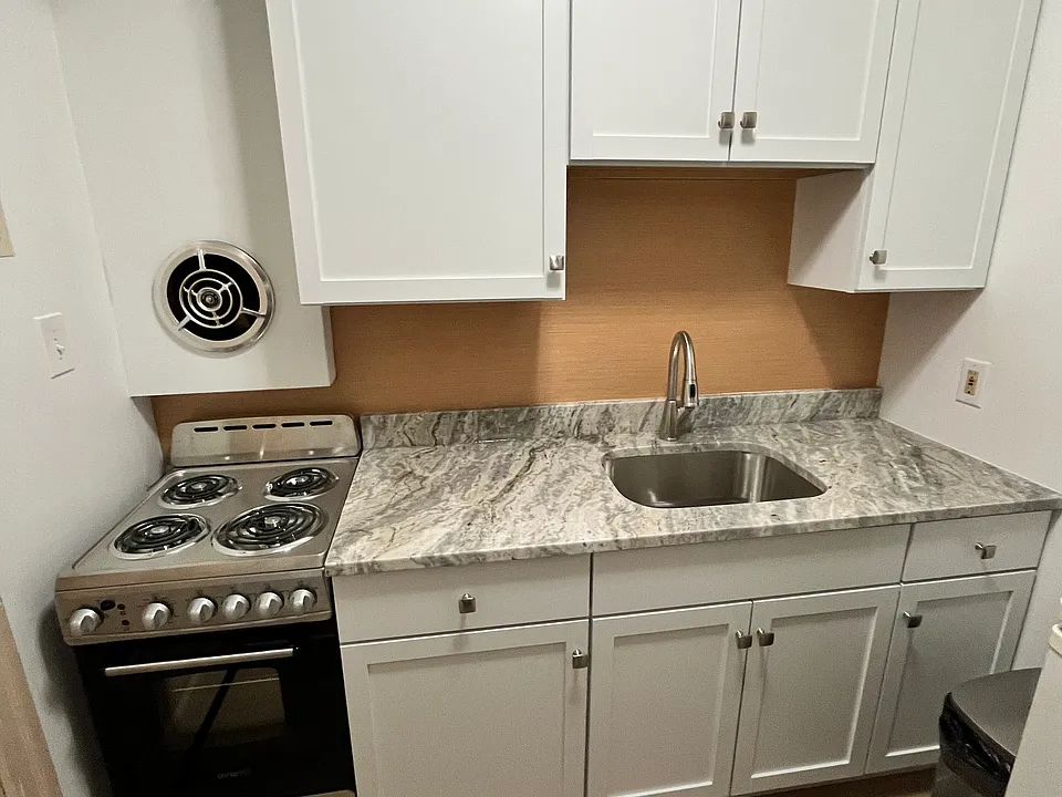 301 W Market St #3