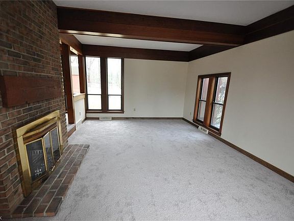 3rd image of 32729 Carriage Ln