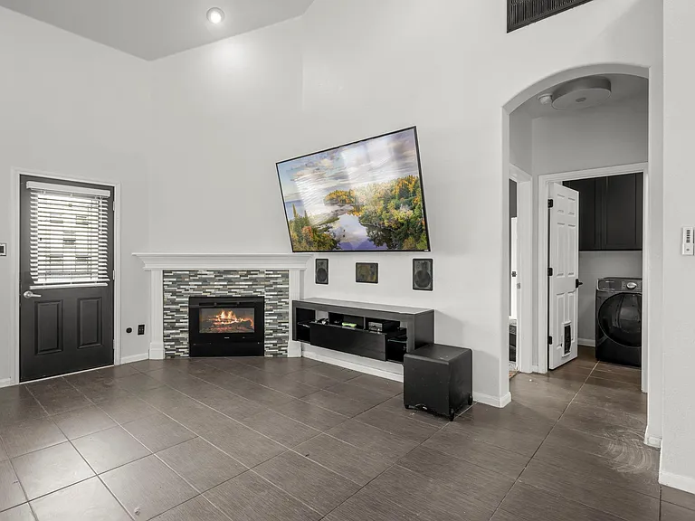 4405 Bandice Ln — Photo 4