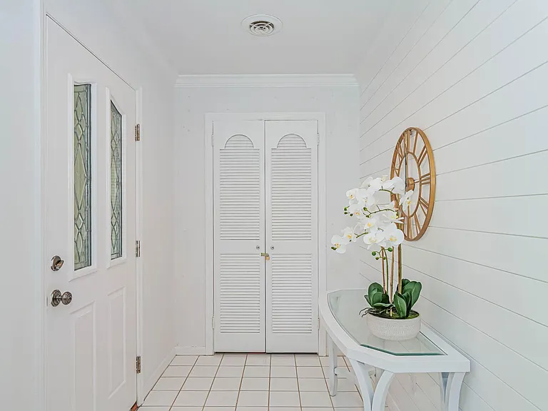 1425 Treasure Cove Ln — Photo 8