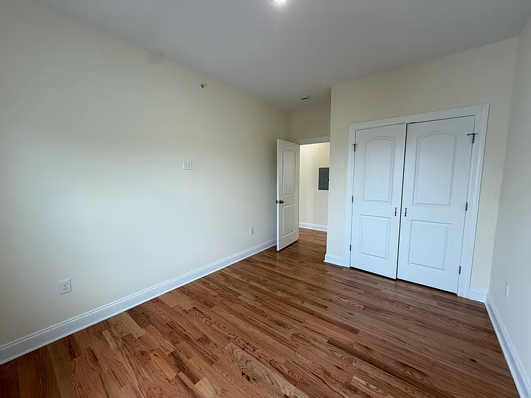 491-493 S 10th St #3 — Photo 9