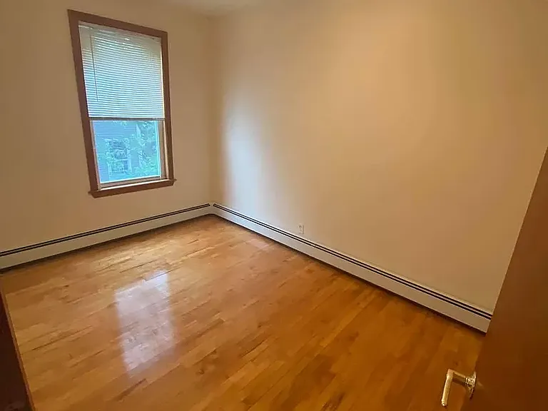 80 Hampshire St #3 — Photo 4