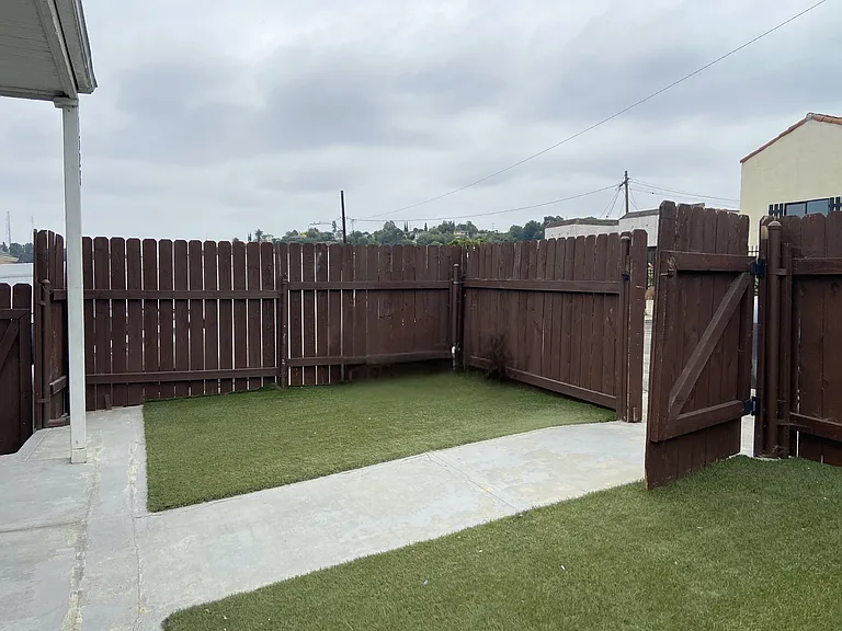 1528 Attridge Ave — Photo 9