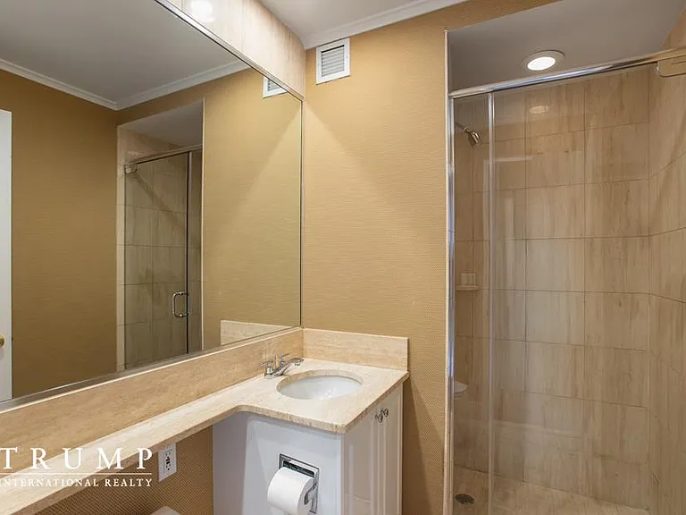 220 Riverside Blvd #21D — Photo 13