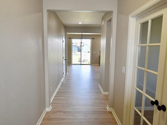 2nd image of 610 Meadowleaf Ln