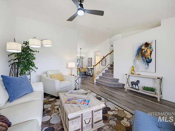 4th image of 2063 N Reba Ave