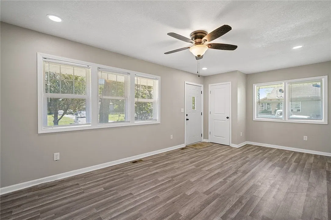 3 bed, 1400 sqft, $1,699 — Photo 3