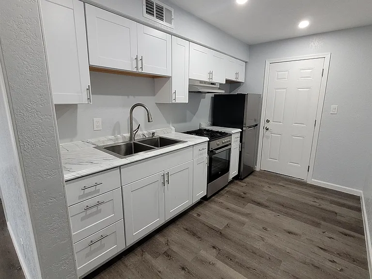 1325 N 48th St #2 — Photo 31