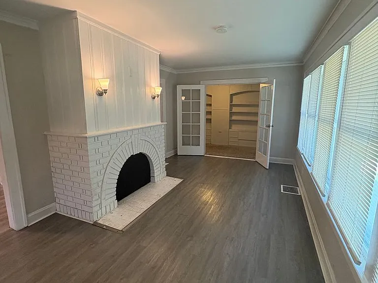 6027 Forest Ave — Photo 2