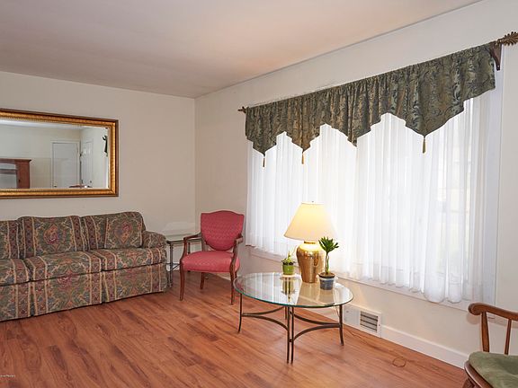 4th image of 101 Melrose Pl