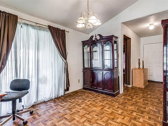 5th image of 2105 Sharpshire Ln