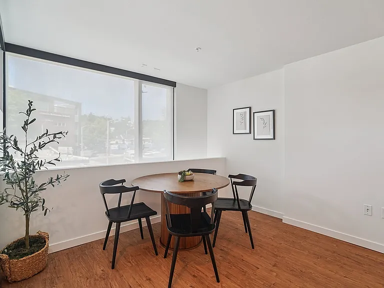 16-web-or-mls-21st Ave S-0606-016
