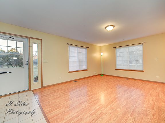 3rd image of 738 Fieldcrest Dr Unit A