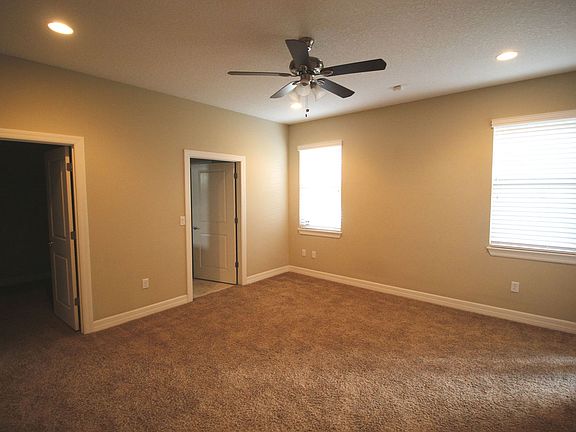 5th image of 3315 E Jersey Ave