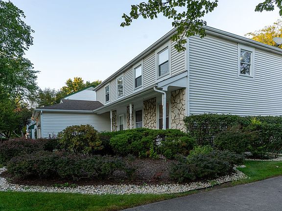 5th image of 901 Providence Ln