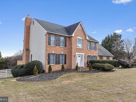 3rd image of 2111 Warren Way Dr