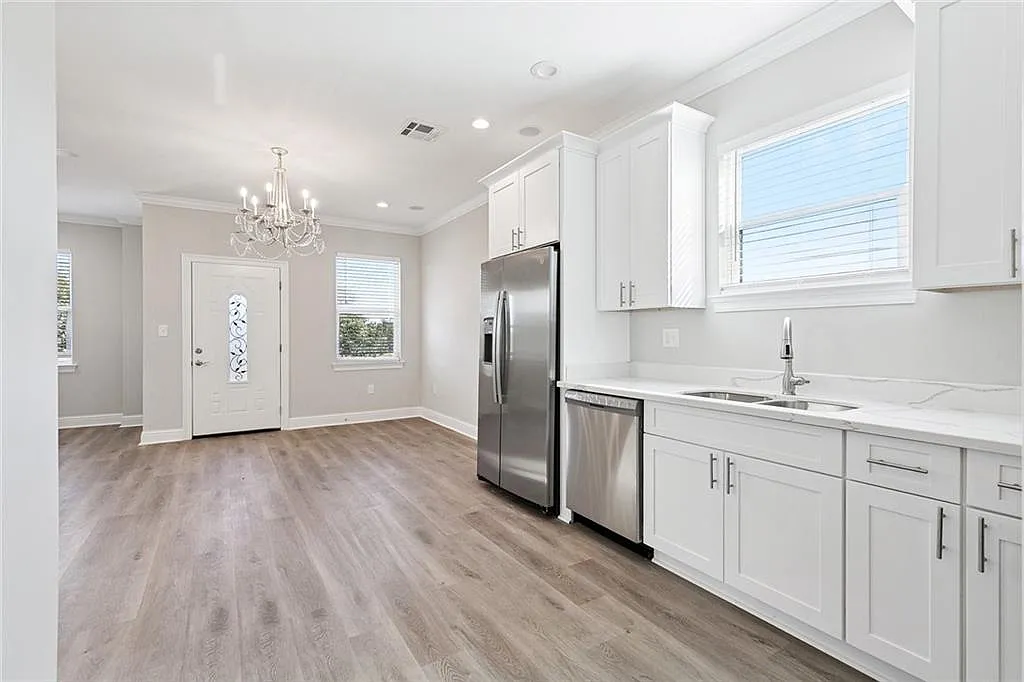 3 bed, 1234 sqft, $2,200 — Photo 3