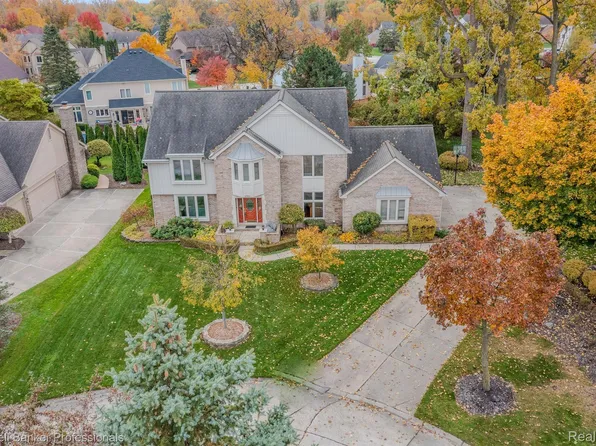 37031 Aldgate Ct, Farmington Hills, MI 48335