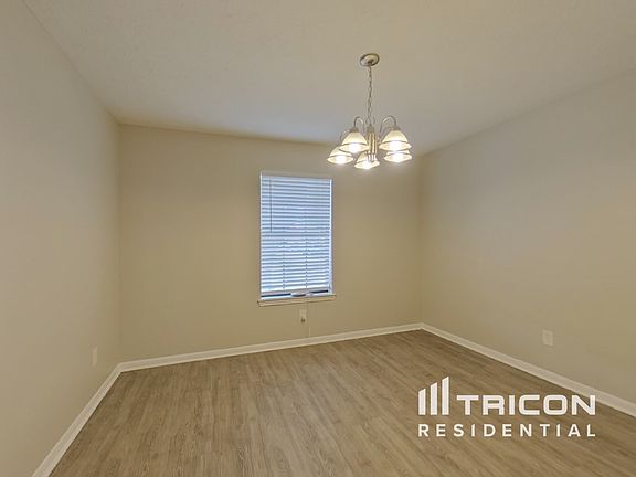 4th image of 5511 Fairview Forest Dr