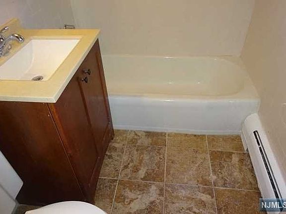 5th image of 205 Washington Dr