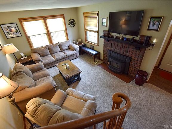 4th image of 936 Drury Ln