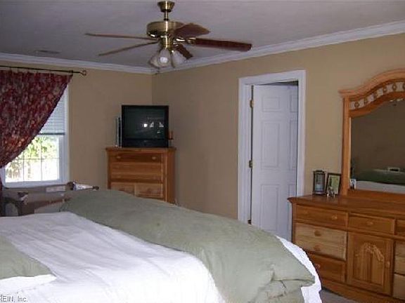 2nd image of 1441 Longwood Dr