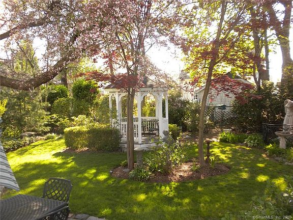 5th image of 42 Hubbard Ave