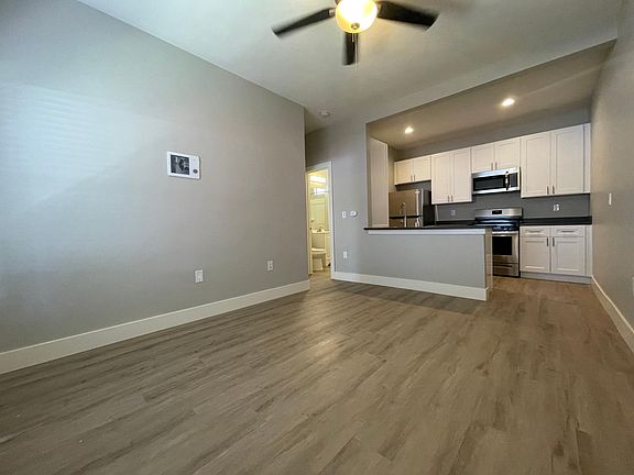 4th image of 438 W Date St