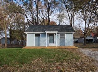 318 E Meadow St, Smithville, MO 64089