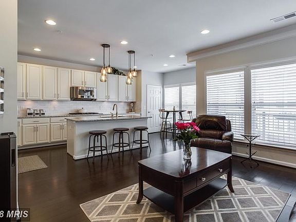 3rd image of 2938 Finsbury Pl