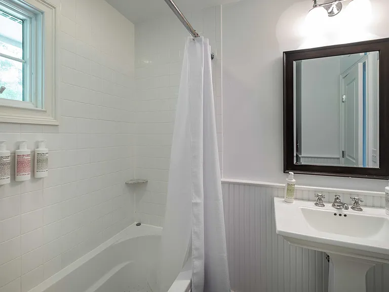 241 Pantigo Rd — Photo 12