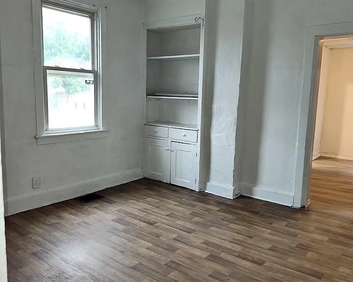 629 N 2nd St — Photo 6