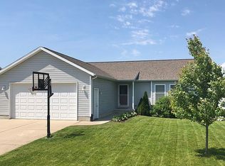 1415 Brookside Dr, Cedar Falls, IA 50613