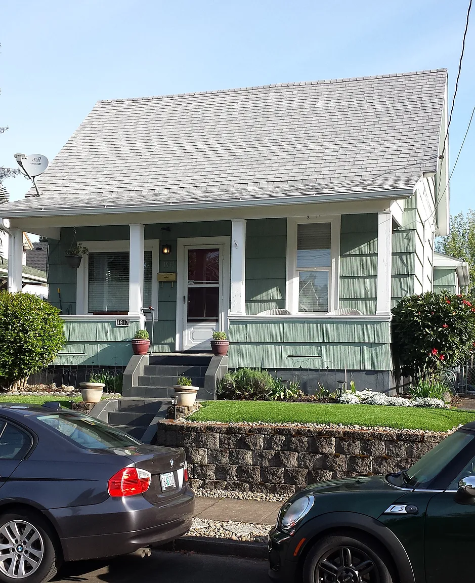 1917 SE Woodward St photo 1
