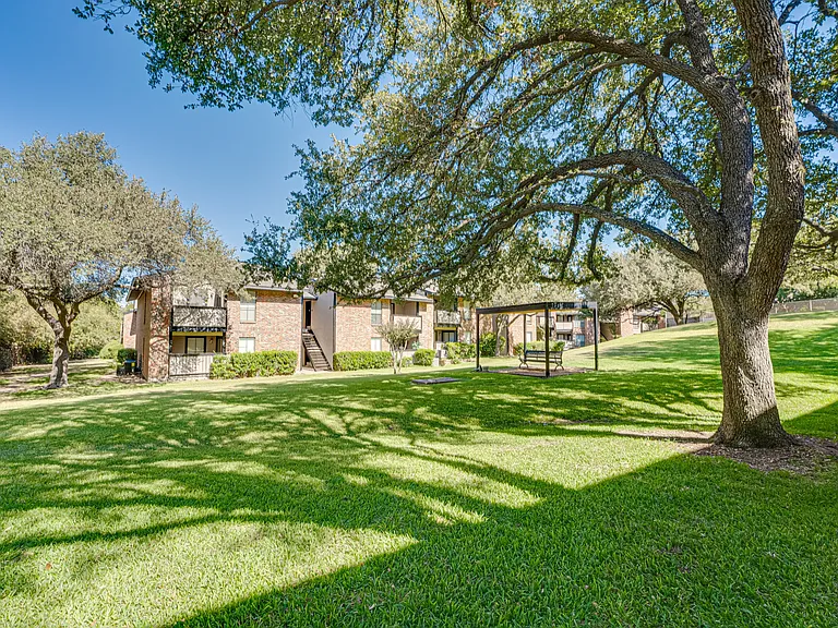Southern Oaks — Photo 40