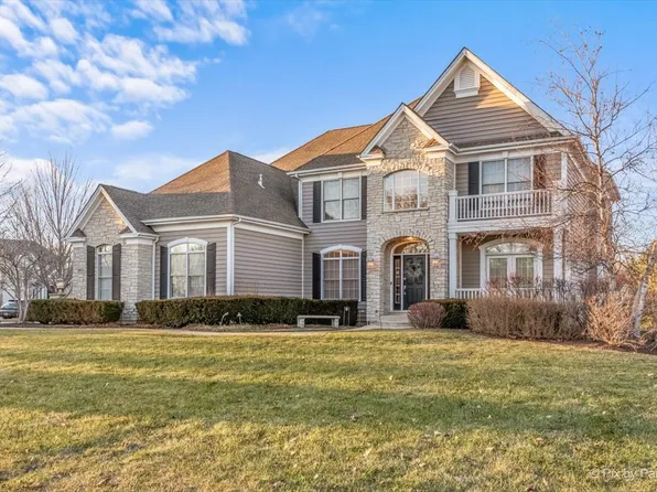 905 Lyons Ridge Dr, Cary, IL 60013