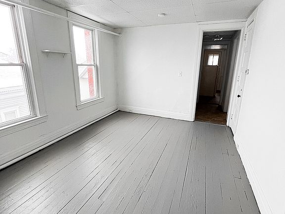 3rd image of 911 State St #3
