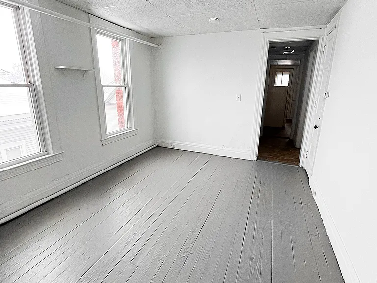 911 State St #3 — Photo 3