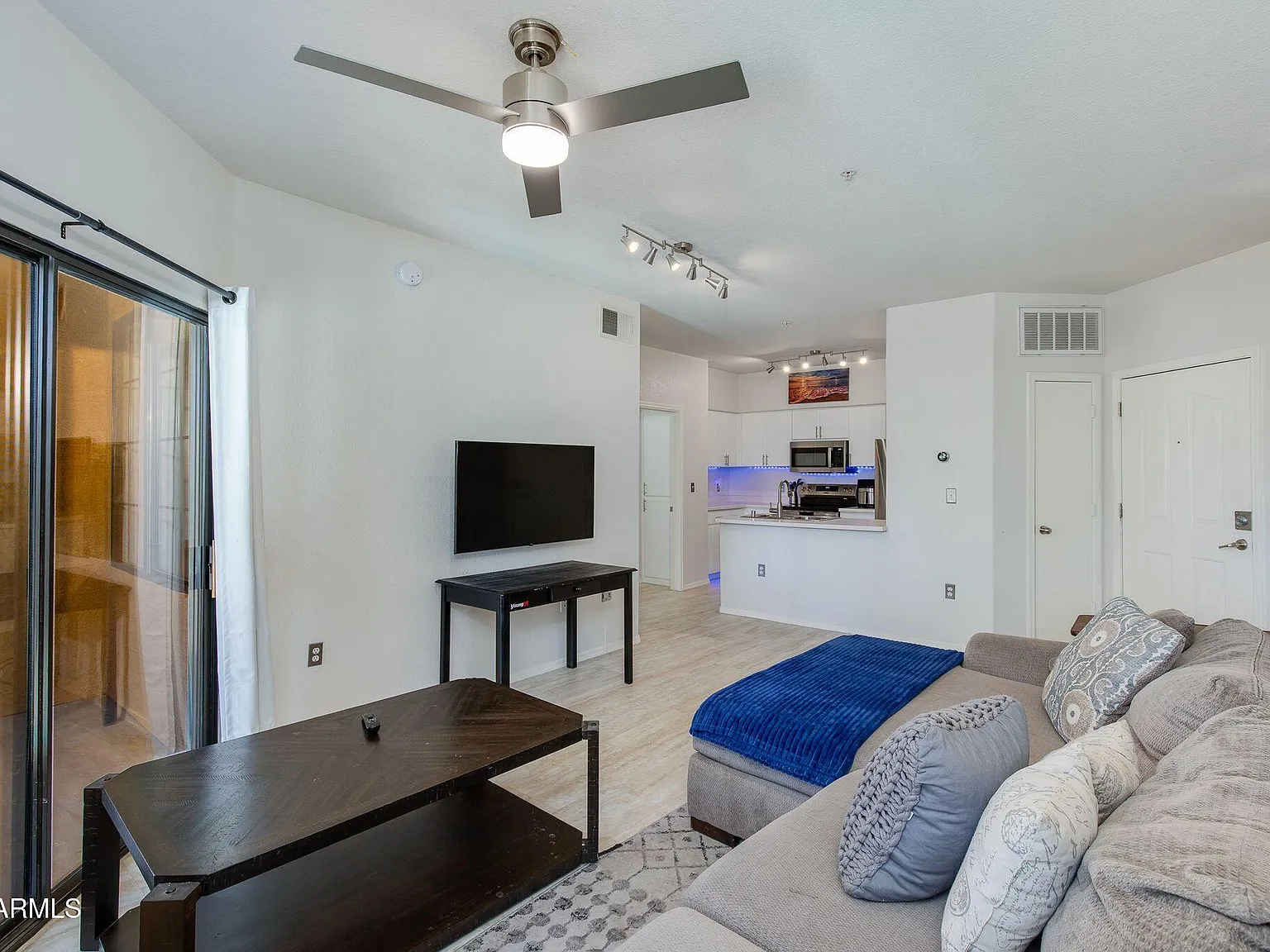 1 bed, 1.0 bath, 598 sqft, $1,400 — Photo 3