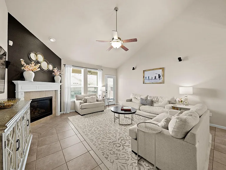 9957 Spring Rock Ln — Photo 6