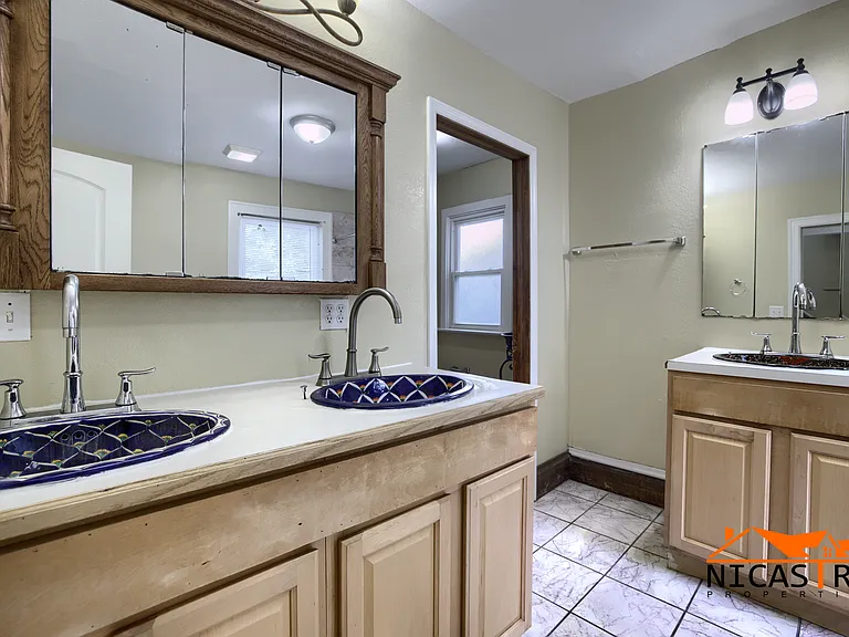 2254 Indianola Ave — Photo 5