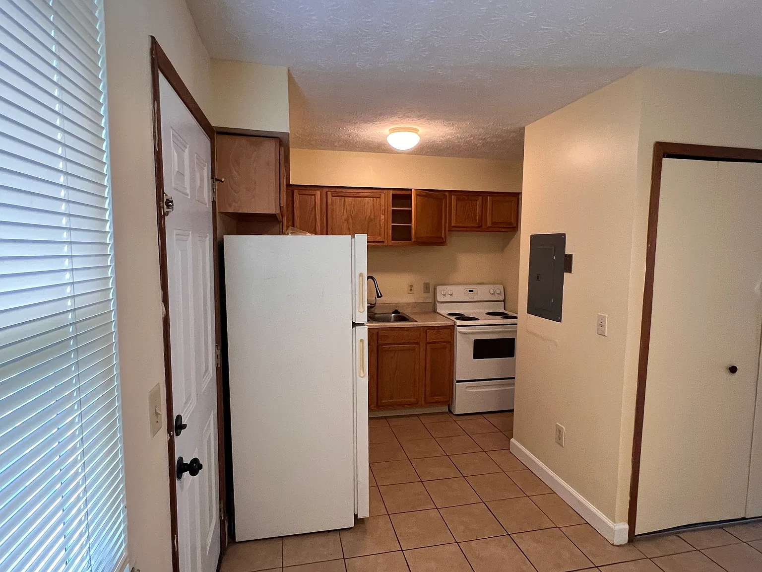 2 bed, 1.5 bath, 960 sqft, $1,100 — Photo 4