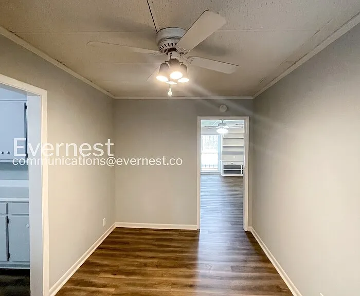 570 Hawkins Dr — Photo 7